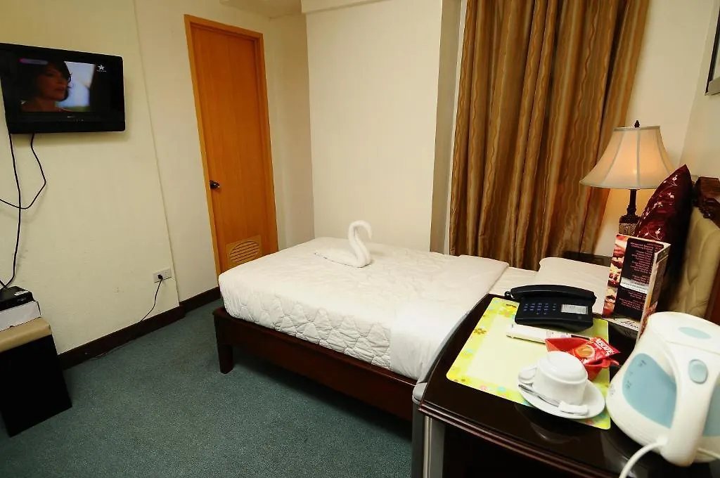 Big Apple Hotel & Bar Davao 2*,
